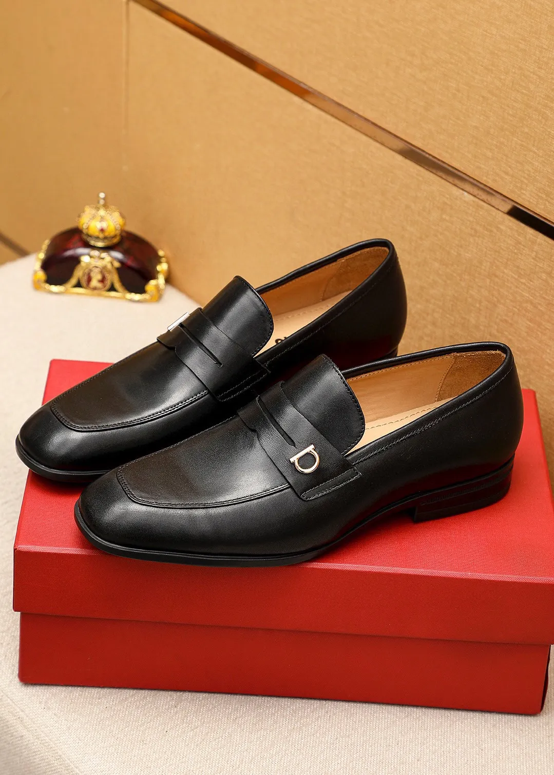 Men's shoes 💰480 💐 Product trademark: Ferragamo "Ferragamo" casual leather shoes Regular size: 38-44 (45🉑️customized) Product materials: Selected imported first-layer cowhide upper + luxury hardware buckle, imported water-dyed cowhide leather lining. Strong three-dimensional visual effect, original rubber outsole Color: 3⃣️seed leather materials available